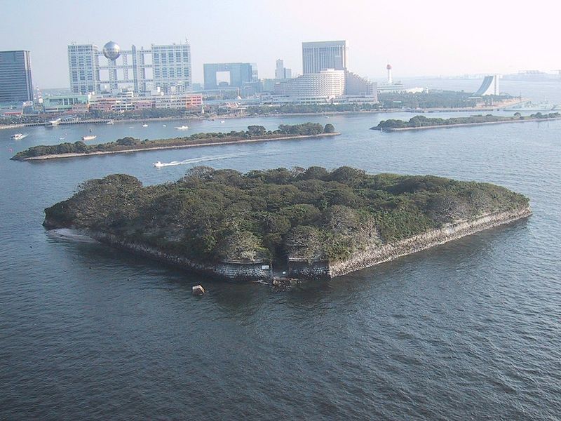The island of Odaiba in Tokyo Bay was used by the shogunate to build a gun emplacement with which to defend the harbor. However, the inferior quality of Tokugawa weaponry compared to that of the West meant that it never could serve its purpose of warding off Western incursion.