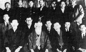 Kodama Yoshio (second from right, first row) was a yakuza, a backer of Tanaka, a participant in the Lockheed Scandal, and a former indicted war criminal and member of the Gen'yosha, an ultranationalist society.