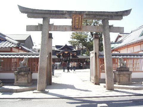 The front gate of the Seimei Shrine, built to commemorate Abe no Seimei.