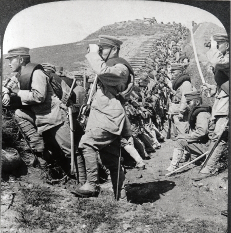 Japanese cavalry troopers on forward reconnaissance during the Russo-Japanese War. Note their European-style cavalry swords. Courtesy of the Library of Congress.
