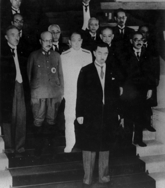 Konoe Fumimaro's 2nd cabinet in 1940. Tojo Hideki is standing in the second row on the left side.